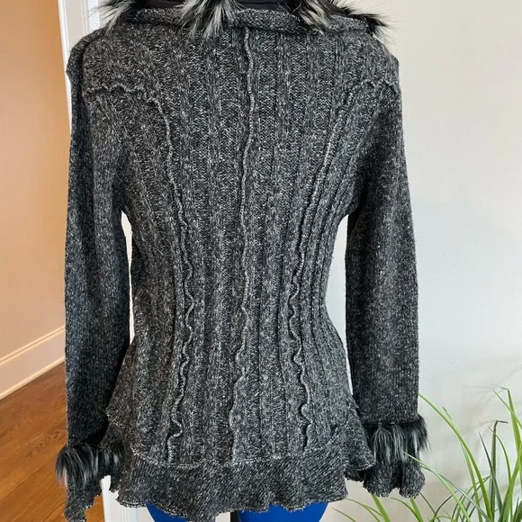 Sweater - Picture 3 of 3